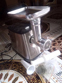 Hachoir à viande électrique inox, neuf