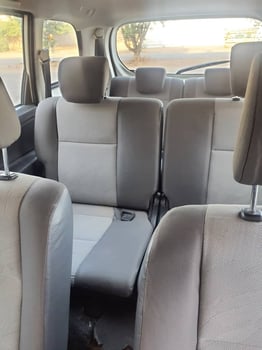 Toyota avanza 7 places , essence, bon état et climatisé