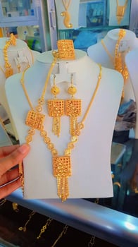 Or 21 carats de haute qualité, modèles variés, prix au gramme choisi