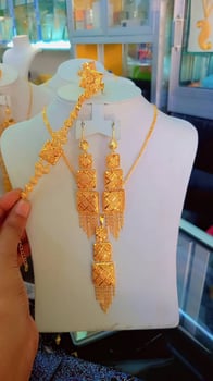 Or 21 carats de haute qualité, modèles variés, prix au gramme choisi