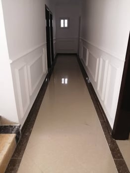 Villa F5 avec climatiseurs, citerne d\'eau et parking à louer à Cité Gabode