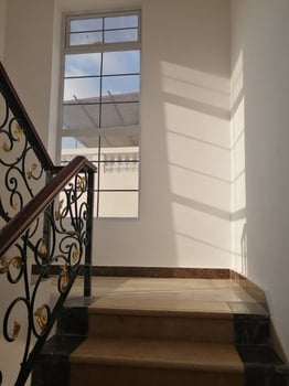 Villa F5 avec climatiseurs, citerne d\'eau et parking à louer à Cité Gabode