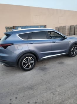 Hyundai Santa Fe & Jetour 2022 automatiques en excellent état