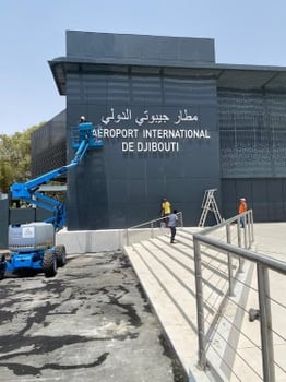 Location d\'engins de chantier : Chariot Télescopique Manitou, Pelle Caterpillar M322D et Nacelle Genie