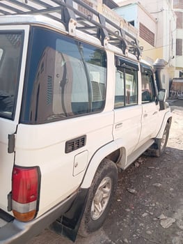 Hard-Top 2021 en excellent état, 91 000 km à Djibouti