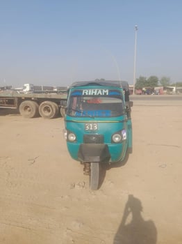 Bajaj Mahindra Tricycle presque neuf