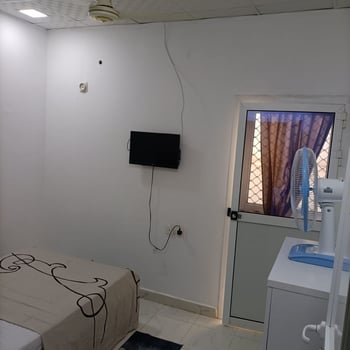 Chambre meublée et climatisée pour célibataire