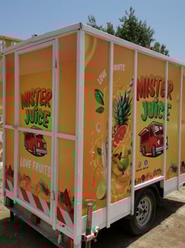 Camion Cuisine 2022 Autonome avec Panneaux Solaires et Batteries Incluses