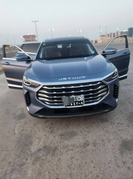 Hyundai Santa Fe & Jetour 2022 automatiques en excellent état