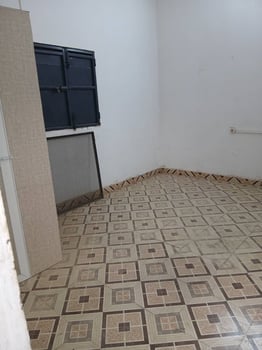 Local Commercial à Barwaqo 2 avec toilette à Louer