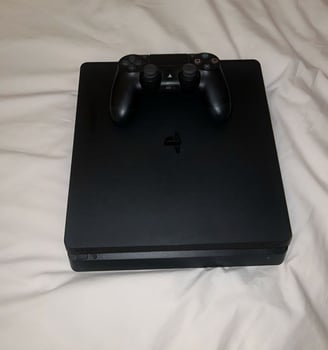 PS4 Slim avec manette