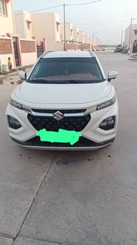 Suzuki 2024 Essence, Parfait état