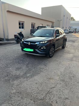 Suzuki Fronx 2025, automatique, essence, avec gadgets