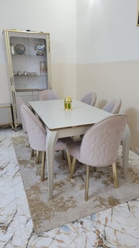 Table à manger complète avec table à télé