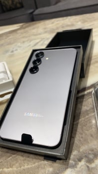 Samsung S25 neuf, version Dubaï, jamais utilisé - Offre exceptionnelle !