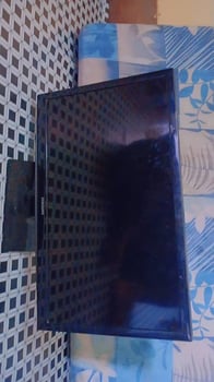 Ecrans Samsung et LG 24 pouces, prix négociable