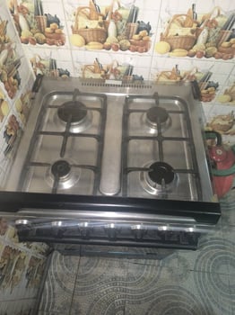 Table à manger et d’autres équipements