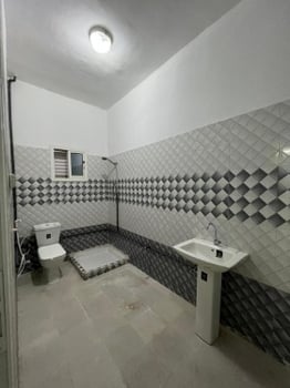 2 Appartement spacieux avec suppresseur d\'eau dans la cité Wadagir