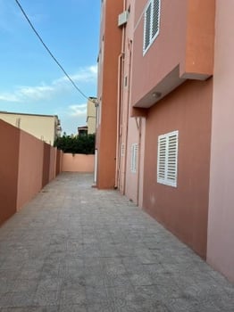 2 Appartement spacieux avec suppresseur d\'eau dans la cité Wadagir