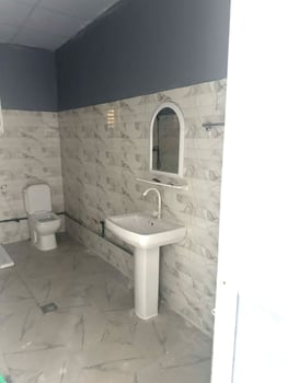 Maison spacieuse neuve avec boutique indépendante à louer à Hodan 4