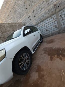 Toyota Land Cruiser V8 2018, 9 places, boîte auto, état impeccable