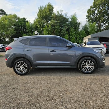 2 Hyundai Tucson 2.0, SUV élégant avec options modernes