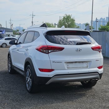 2 Hyundai Tucson 2.0, SUV élégant avec options modernes