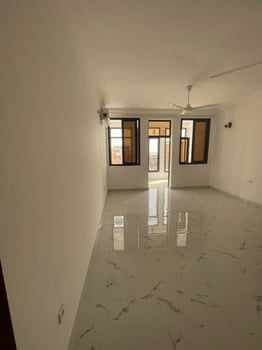 Villa contemporaine vue mer, 3 niveaux, quartier résidentiel calme à Haramous