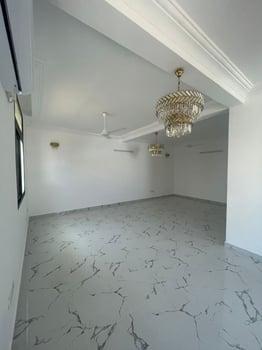 Villa contemporaine vue mer, 3 niveaux, quartier résidentiel calme à Haramous