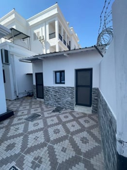 Villa contemporaine vue mer, 3 niveaux, quartier résidentiel calme à Haramous