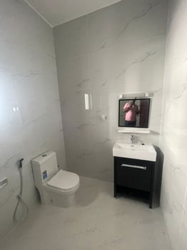 Villa contemporaine vue mer, 3 niveaux, quartier résidentiel calme à Haramous