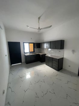 Villa contemporaine vue mer, 3 niveaux, quartier résidentiel calme à Haramous