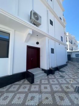 Villa contemporaine vue mer, 3 niveaux, quartier résidentiel calme à Haramous