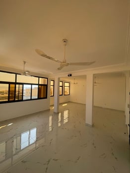 Villa contemporaine vue mer, 3 niveaux, quartier résidentiel calme à Haramous