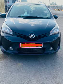 Toyota Vitz 2015, en excellent état, climatisation opérationnelle