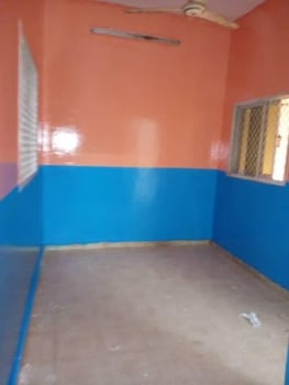 Maison F4 rénovée avec salle à manger à Barwaqo 1