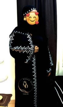 Abayas élégantes et sacs à main tendance