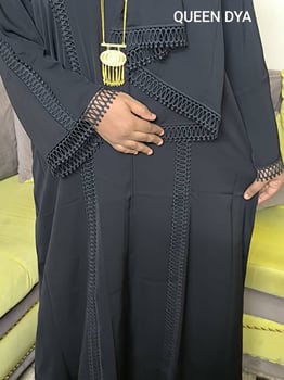 Abayas élégantes et sacs à main tendance