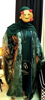Abayas élégantes et sacs à main tendance