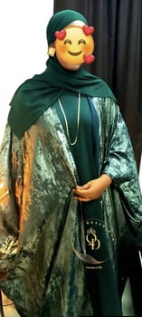 Abayas élégantes et sacs à main tendance