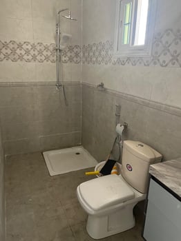 Villa R+2 à louer avec 6 chambres, parking et terrasse à Cité Dawaley