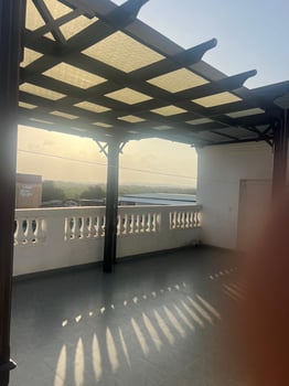 Villa R+2 à louer avec 6 chambres, parking et terrasse à Cité Dawaley