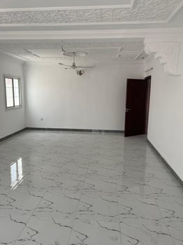 Villa R+2 à louer avec 6 chambres, parking et terrasse à Cité Dawaley