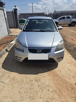 KIA Pride 2011, boîte Automatique, essence, très bon état