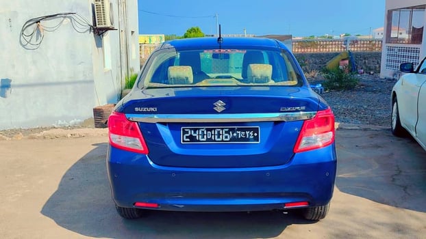 Suzuki Dzire 2023 en excellent état, achetée chez SVAMCS
