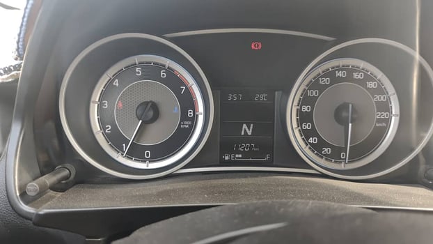 Suzuki Dzire 2023 en excellent état, achetée chez SVAMCS