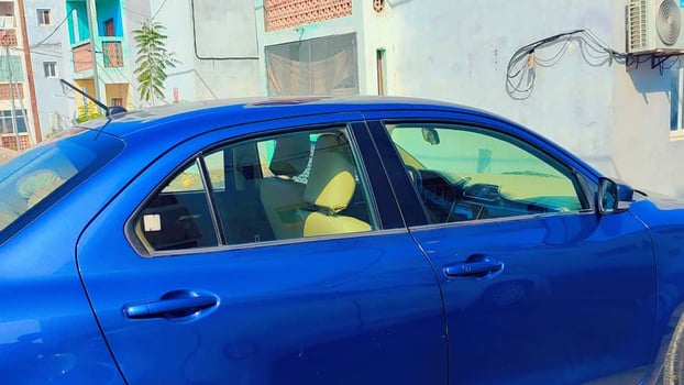 Suzuki Dzire 2023 en excellent état, achetée chez SVAMCS