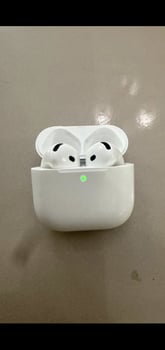 AirPods 4 en bon état avec boîtier de charge