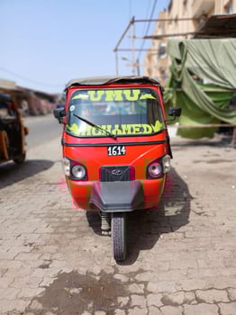 Bajaj Mahindra en excellent état, un mois gratuit d\'assurance