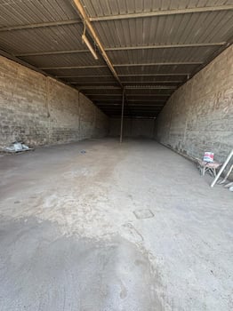 Hangar 300m2 en Zone Industrielle Sud à proximité d\'Al Gamil